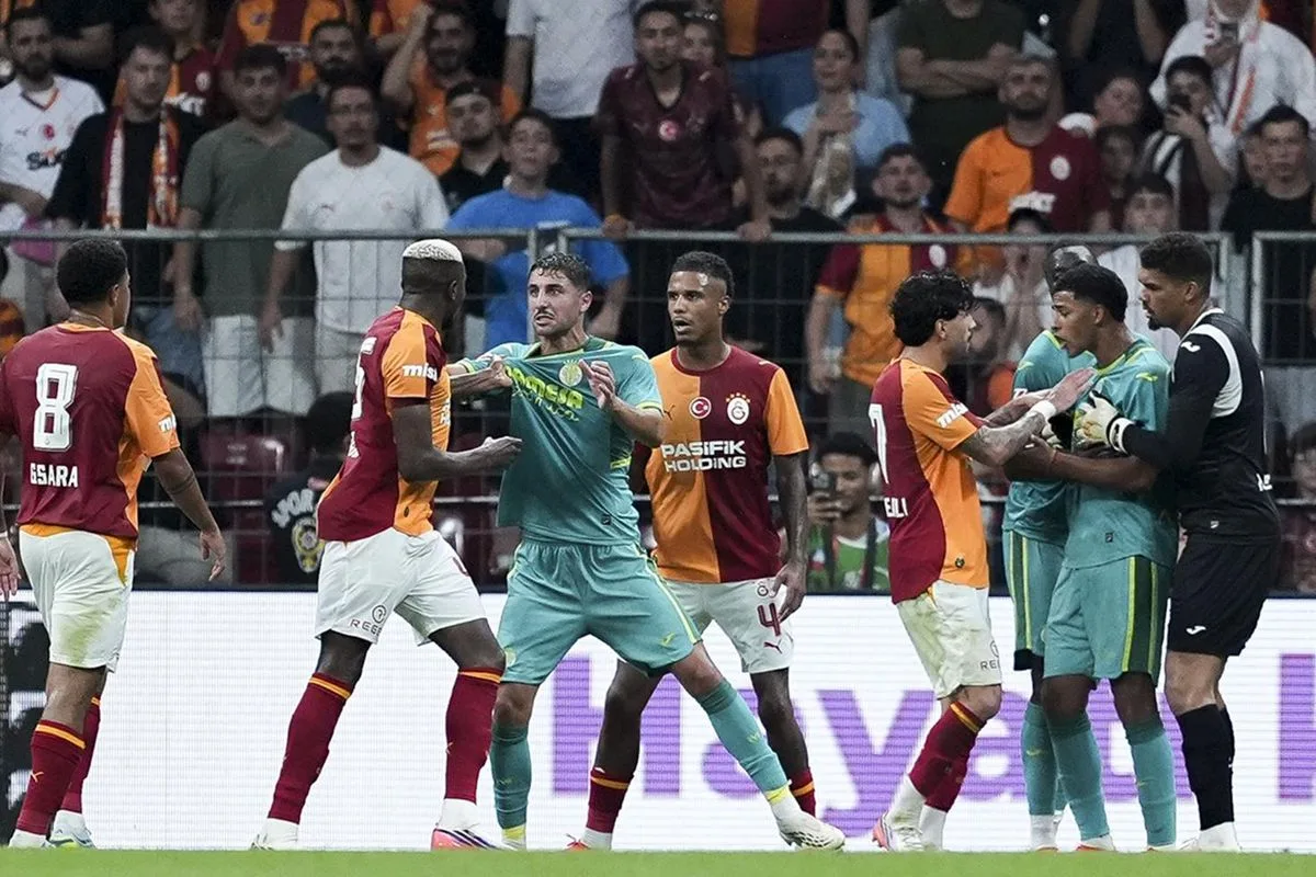 Galatasaray'a Villarreal ile hazırlık maçında "kırmızı kart" şoku
