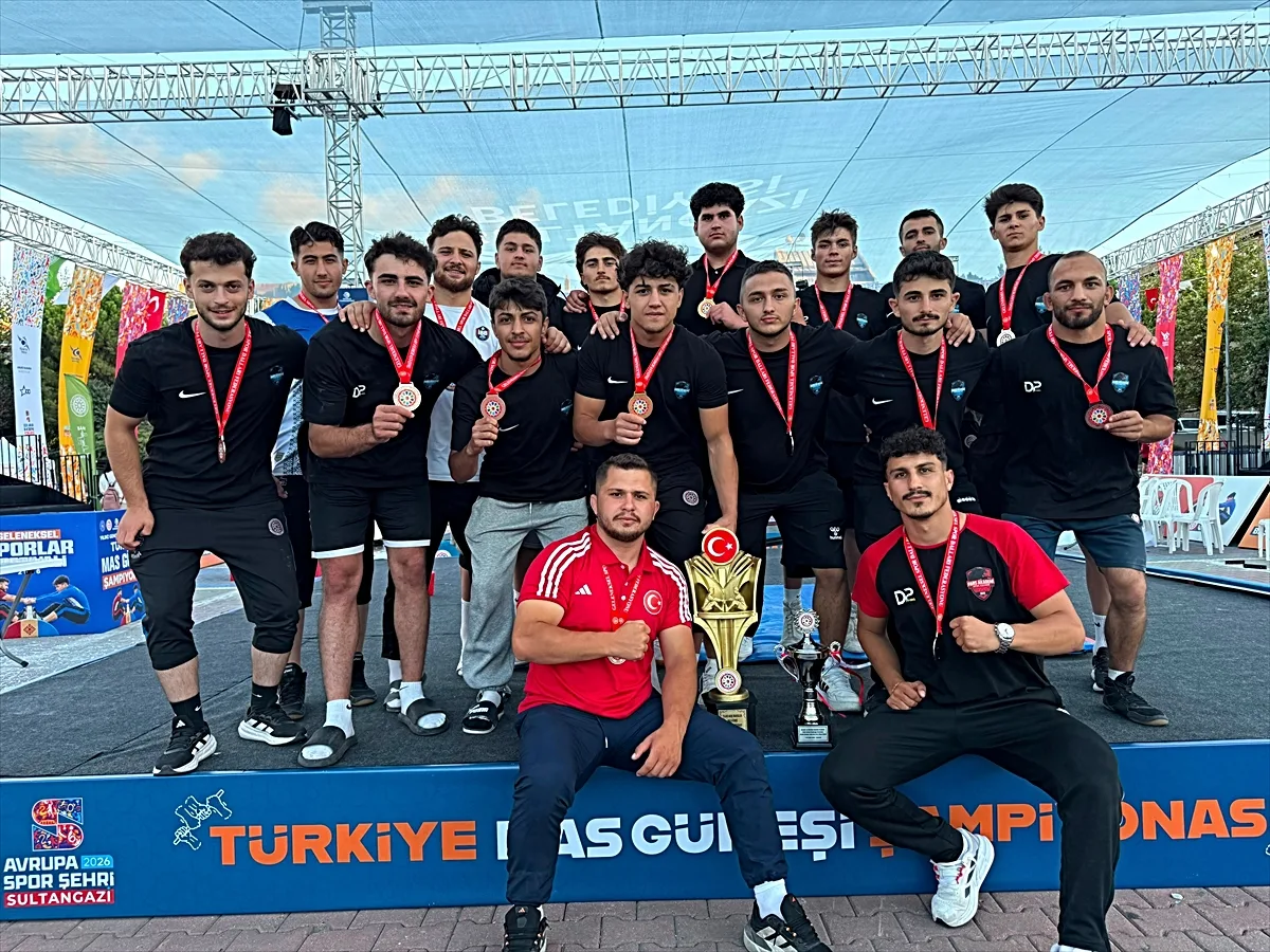 Sivaslı sporcular İstanbul'daki mas güreşi Türkiye Şampiyonası'nda takım halinde şampiyon oldu