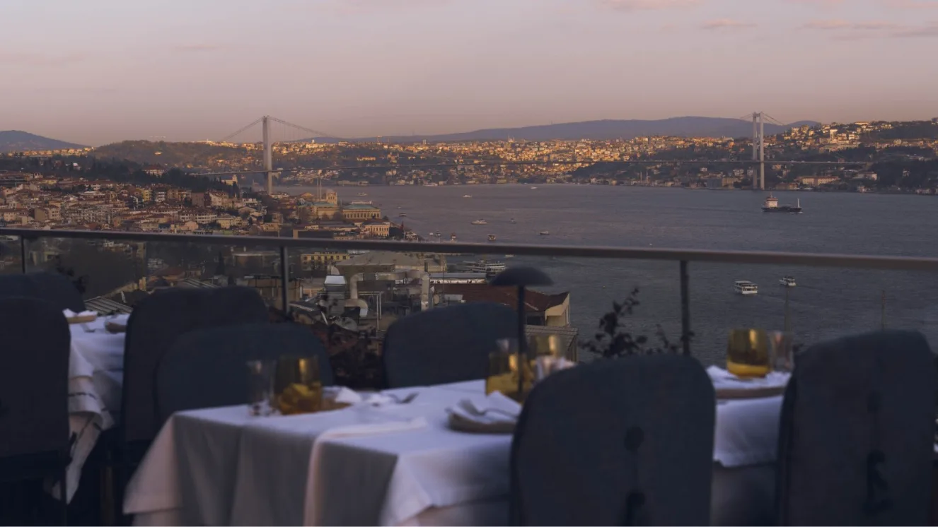 Lezzetin ateşle, şehrin gökyüzüyle buluştuğu yer: Mesai Gümüşsuyu