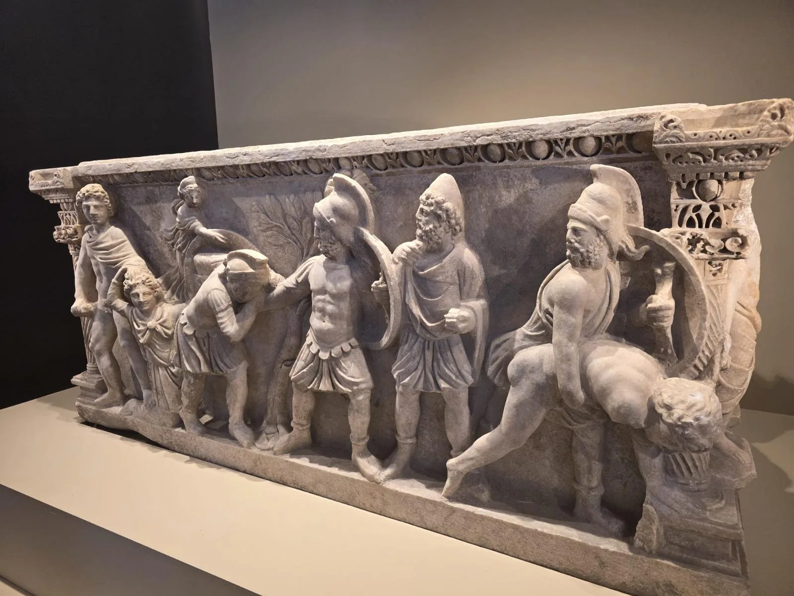Troya’nın Roma’daki hikayesi milyonları peşinden sürükledi! Kolezyum’daki sergi 2 milyonu aştı