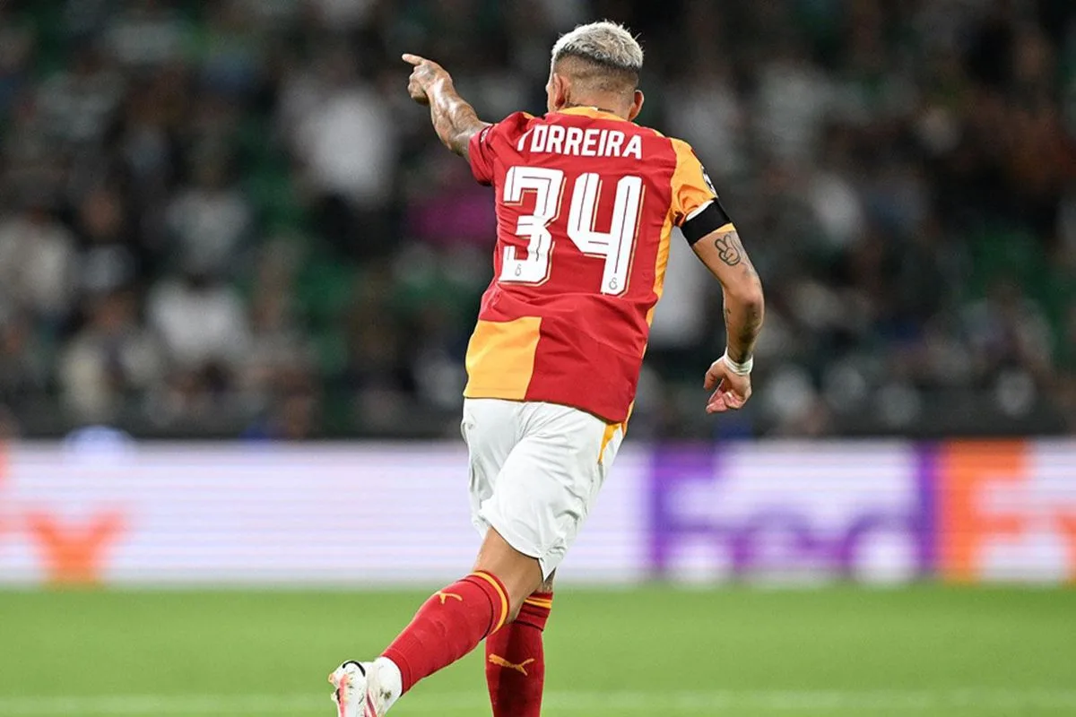Lucas Torreira'dan tarihi gol