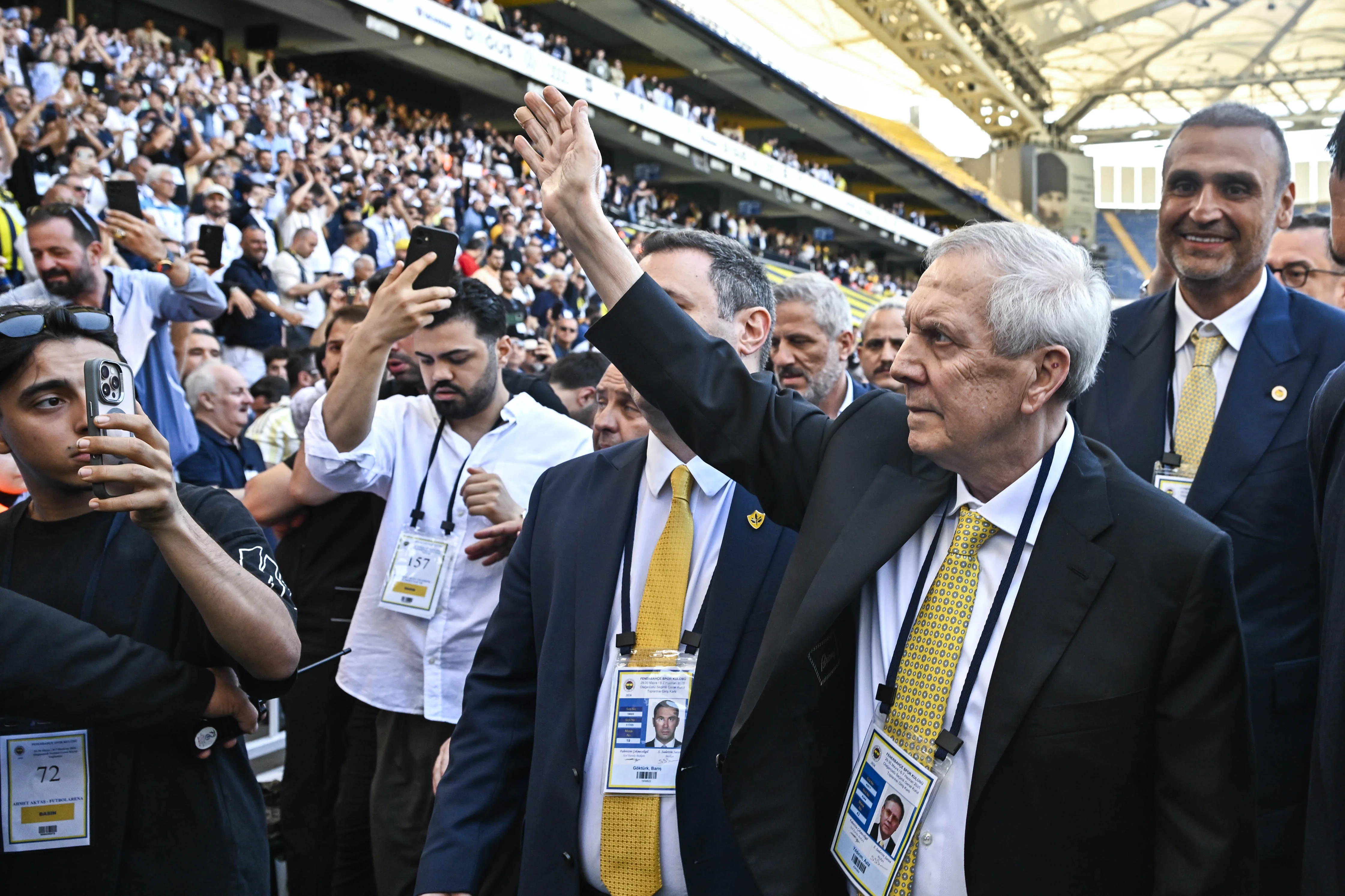 Aziz Yıldırım yeniden başkan seçildi. "Kazanan Fenerbahçe'dir"
